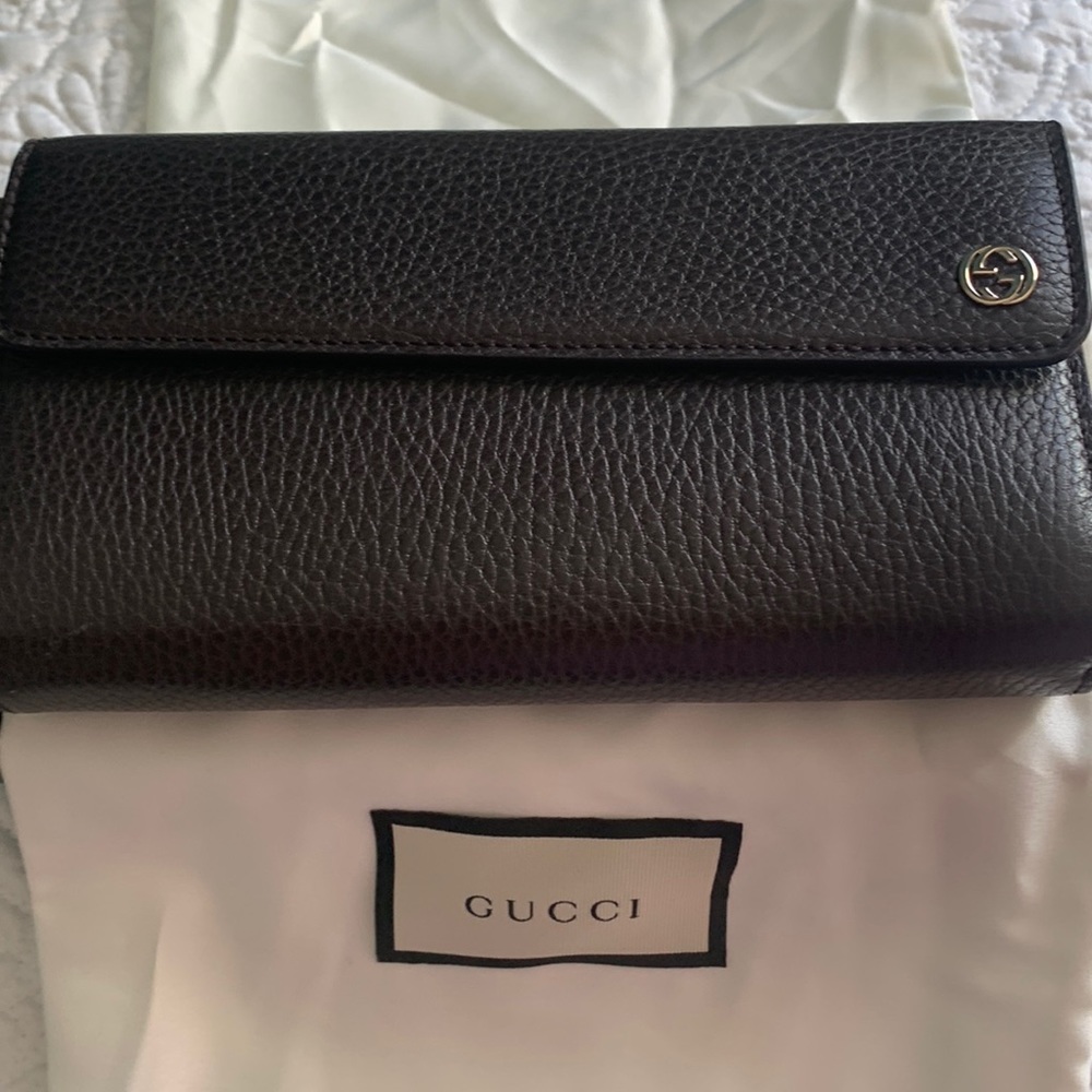 AUTHENTIC New Gucci Interlock GG Wallet